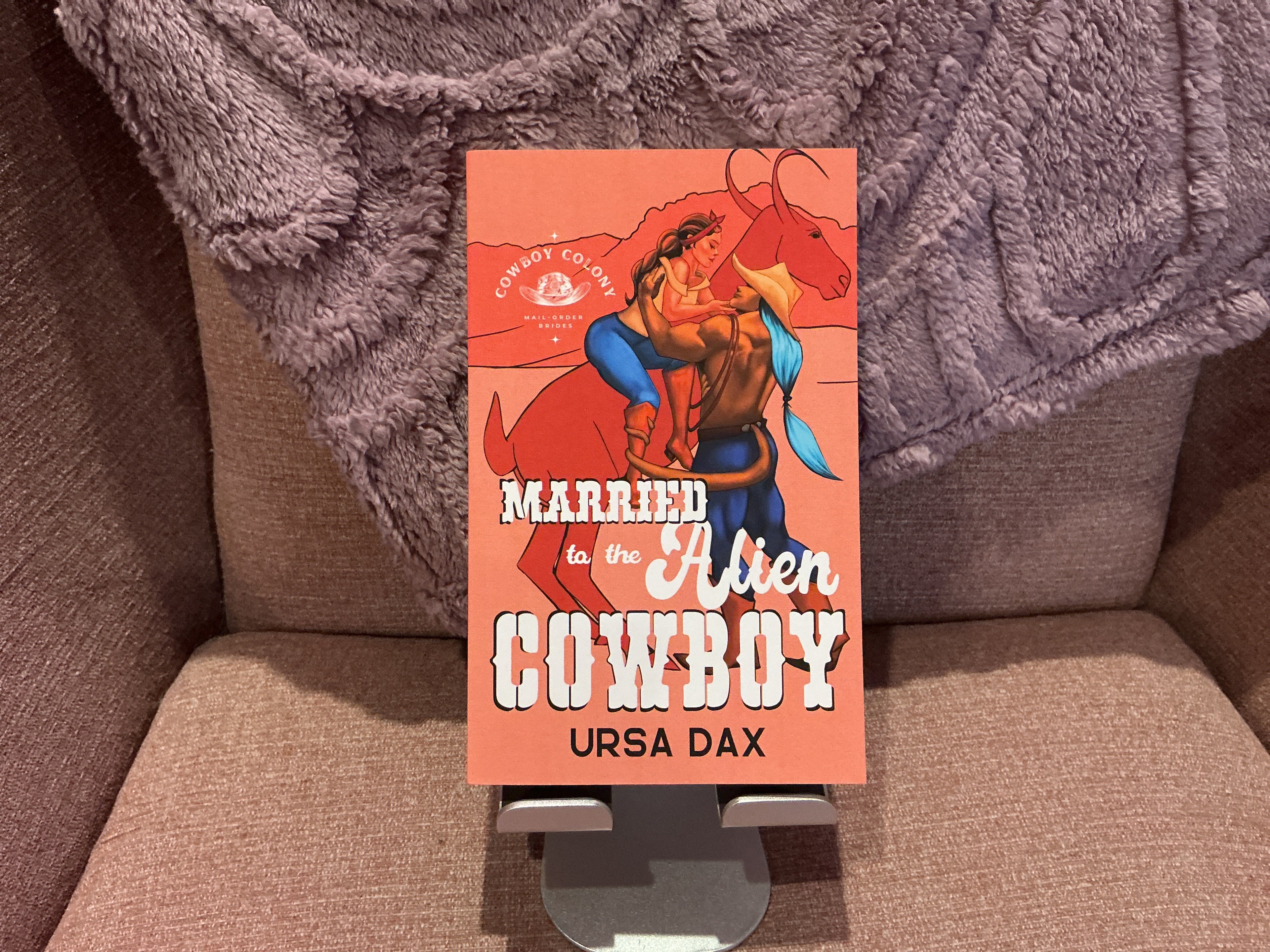 Married to the Alien Cowboy - Ursa Dax