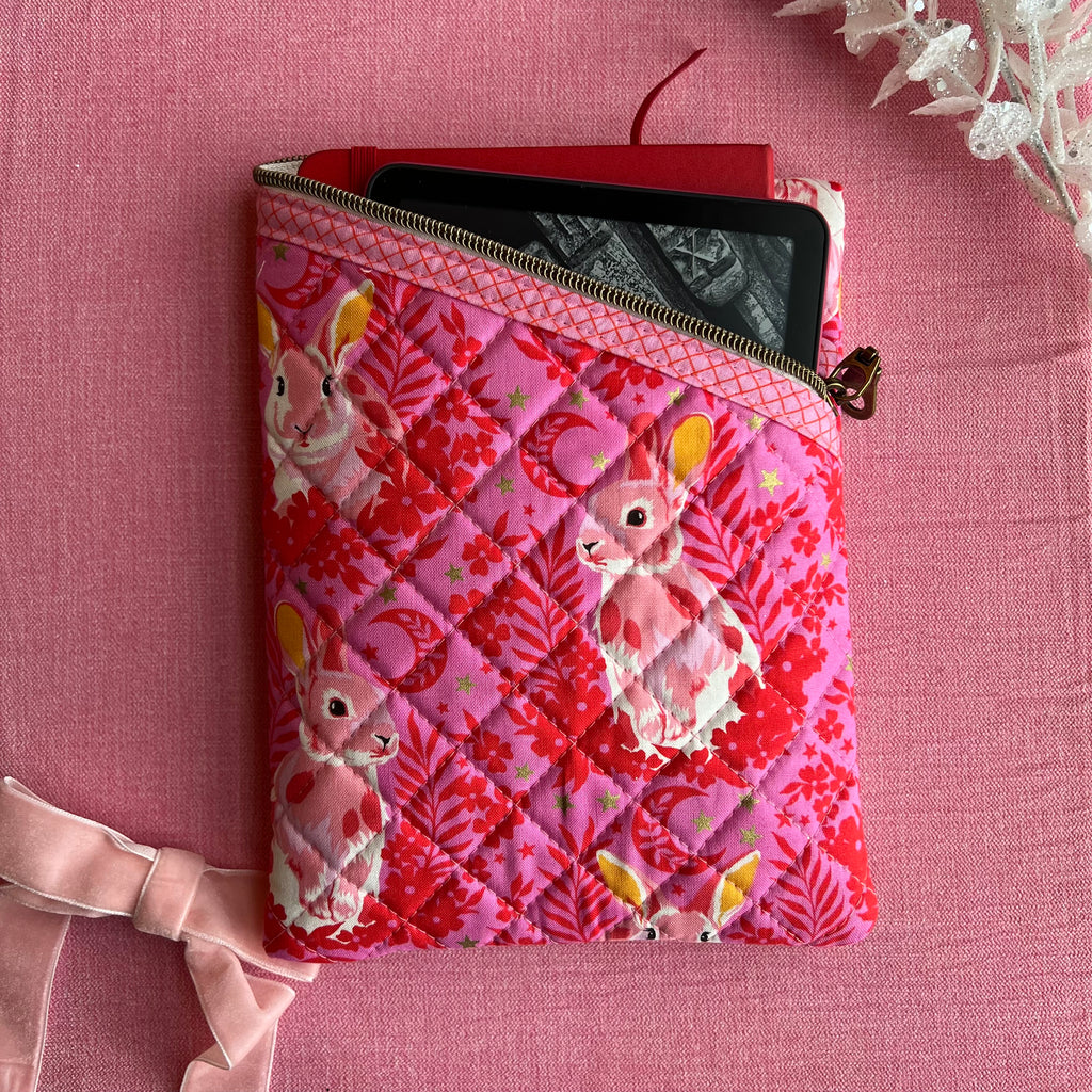 The Hemingway E-Reader Pouch