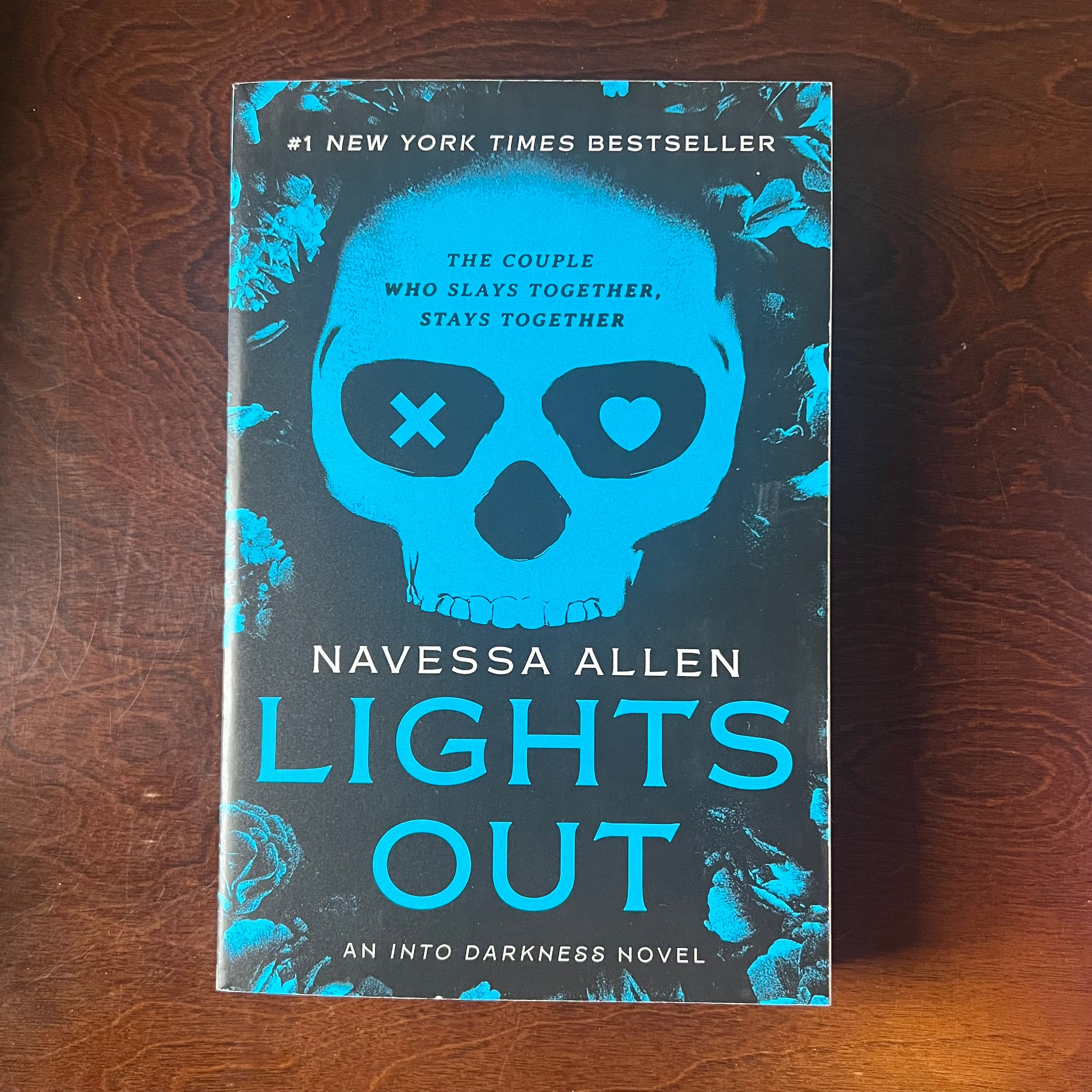 Lights Out: An Into Darkness Novel - Navessa Allen